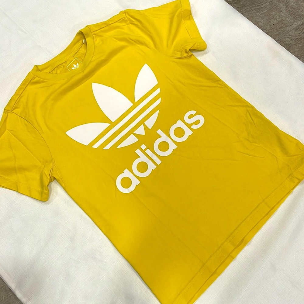 Boys adidas short sleeve tee size M yellow